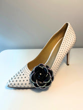 Charger l'image dans la galerie, Jeweled Black Rose Shoe Clip