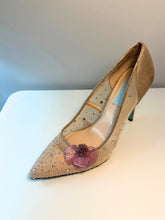Charger l'image dans la galerie, Lilac Whispers: Floral Elegance Shoe Clip