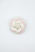 Charger l'image dans la galerie, Pink Velvet Bloom: White Rose Shoe Clip - The Krippit